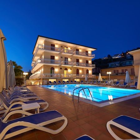 Hotel Benacus ตอร์รีเดลเบนาโก ภายนอก รูปภาพ
