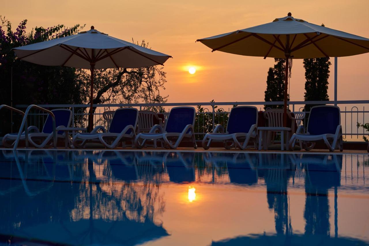 Hotel Benacus ตอร์รีเดลเบนาโก ภายนอก รูปภาพ