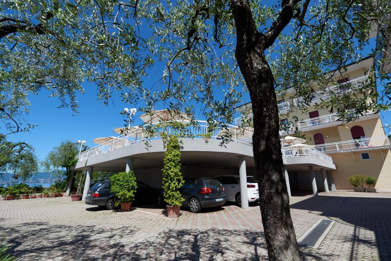 Hotel Benacus ตอร์รีเดลเบนาโก ภายนอก รูปภาพ