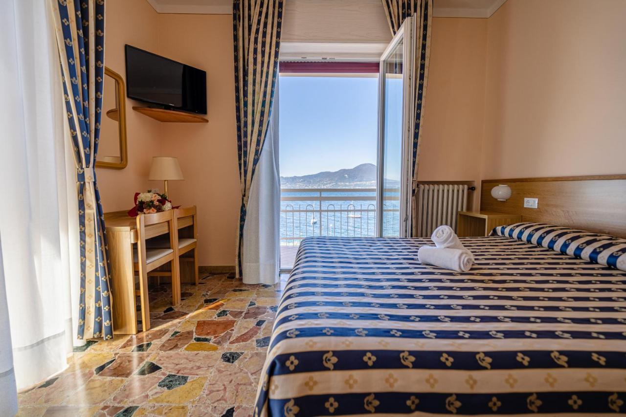 Hotel Benacus ตอร์รีเดลเบนาโก ภายนอก รูปภาพ