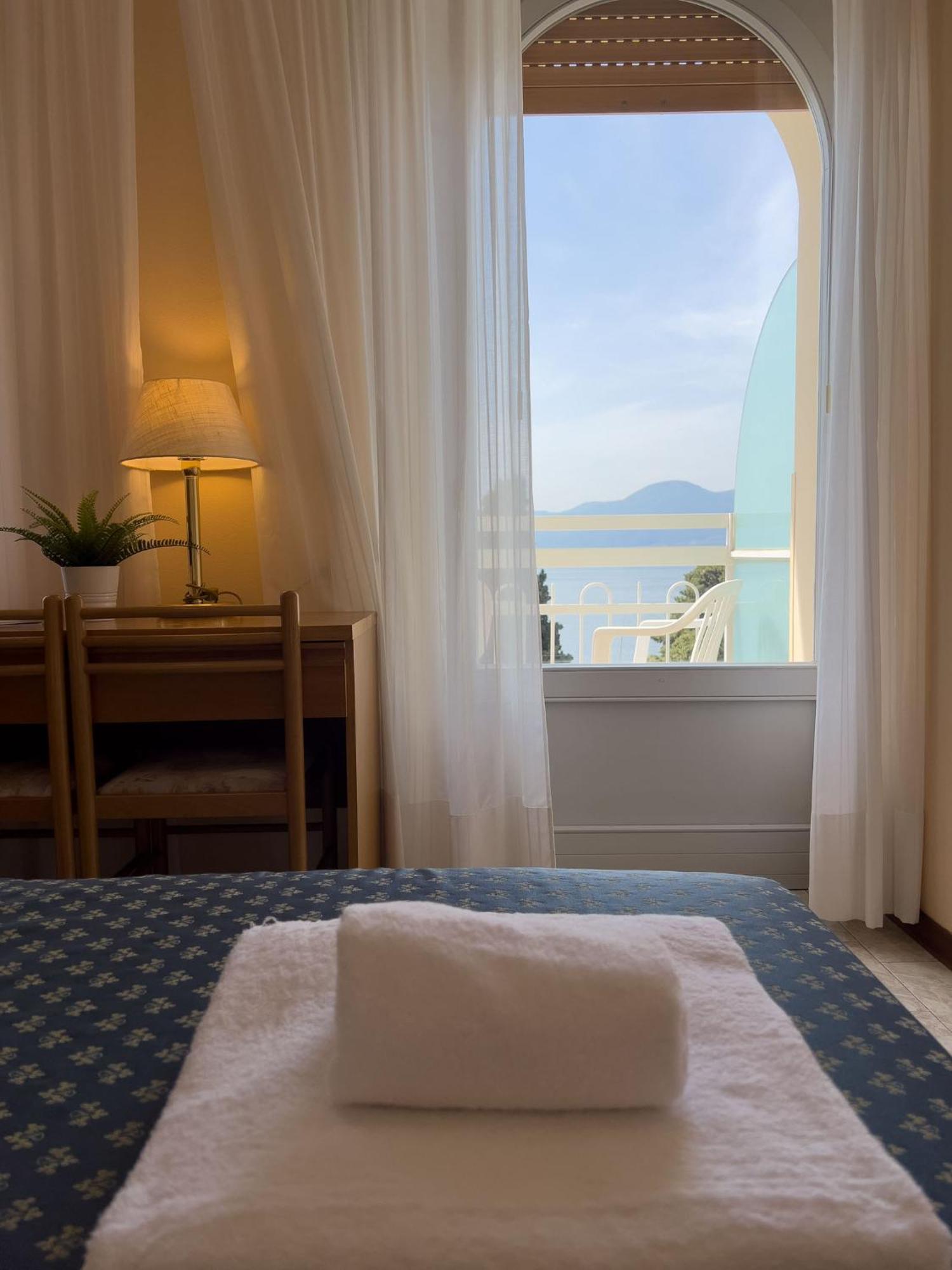 Hotel Benacus ตอร์รีเดลเบนาโก ภายนอก รูปภาพ