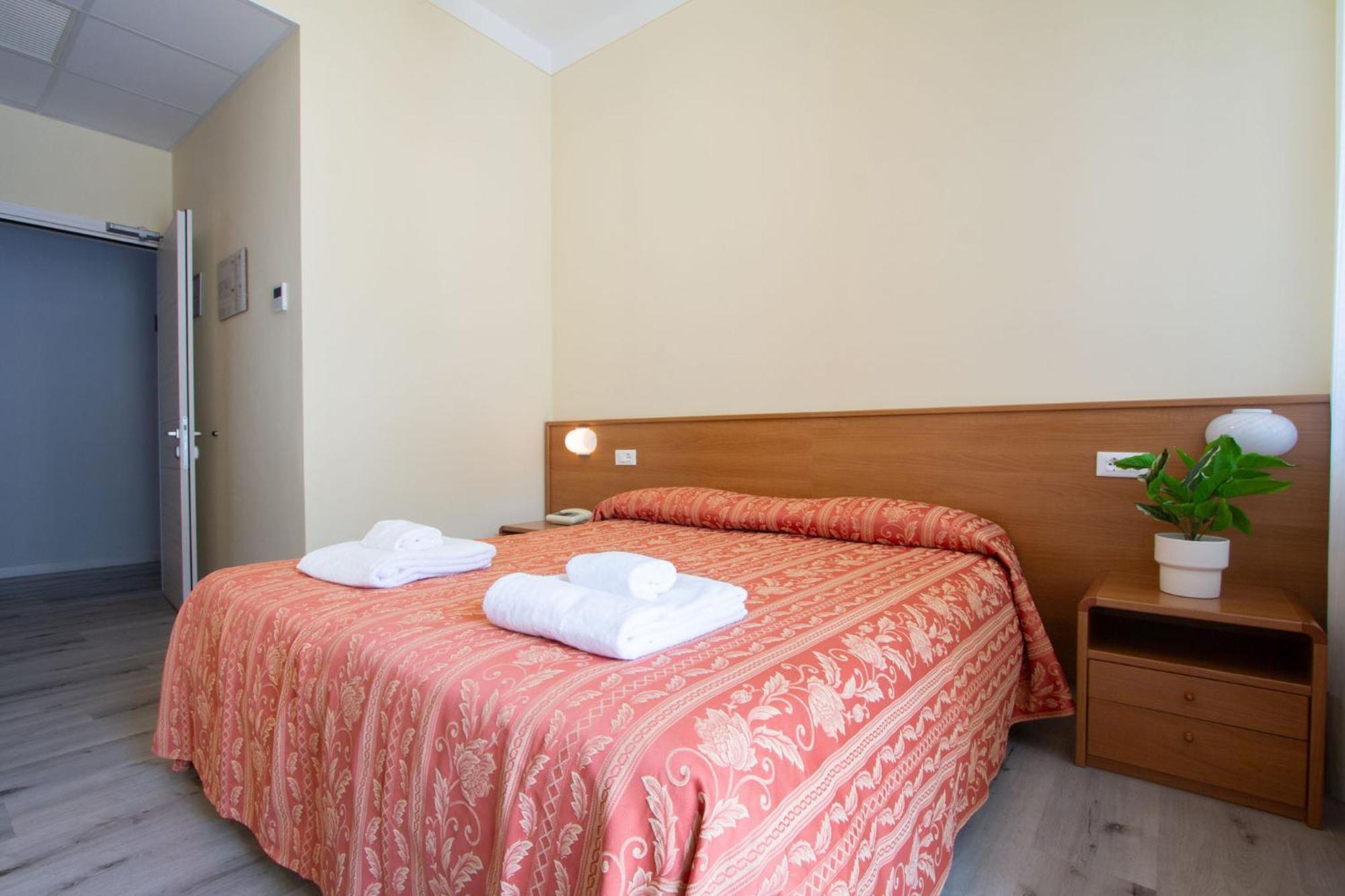 Hotel Benacus ตอร์รีเดลเบนาโก ภายนอก รูปภาพ