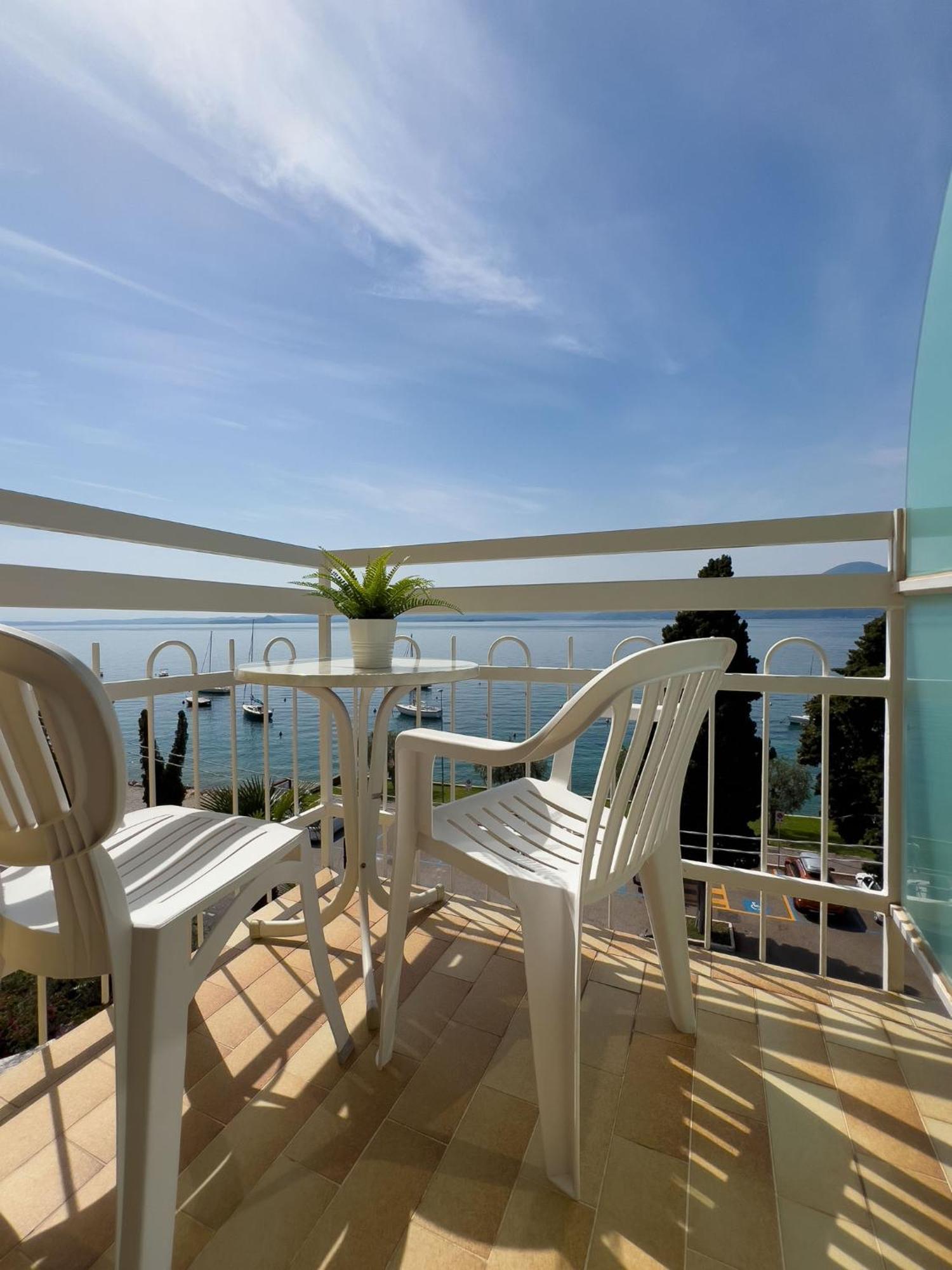 Hotel Benacus ตอร์รีเดลเบนาโก ภายนอก รูปภาพ