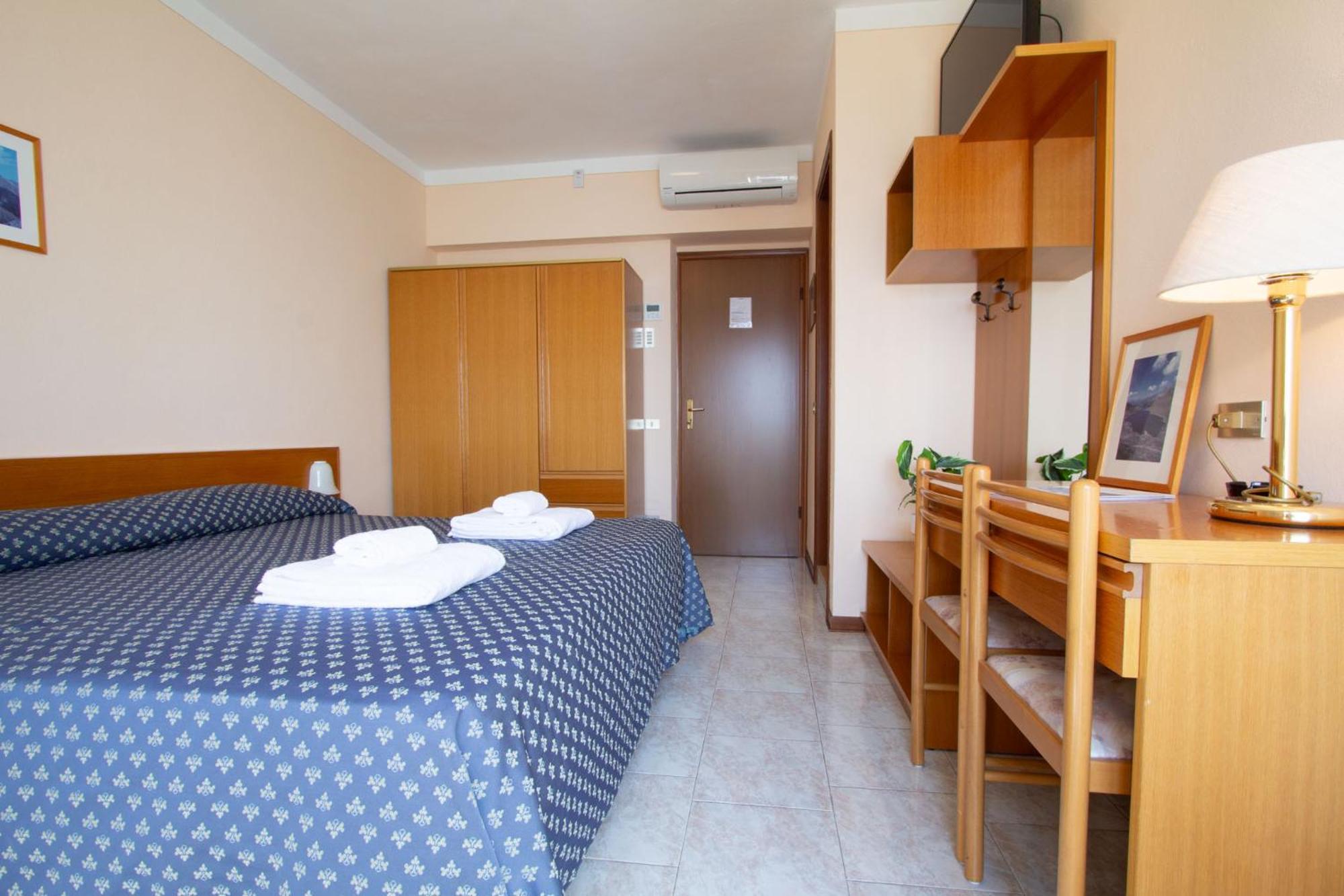 Hotel Benacus ตอร์รีเดลเบนาโก ภายนอก รูปภาพ