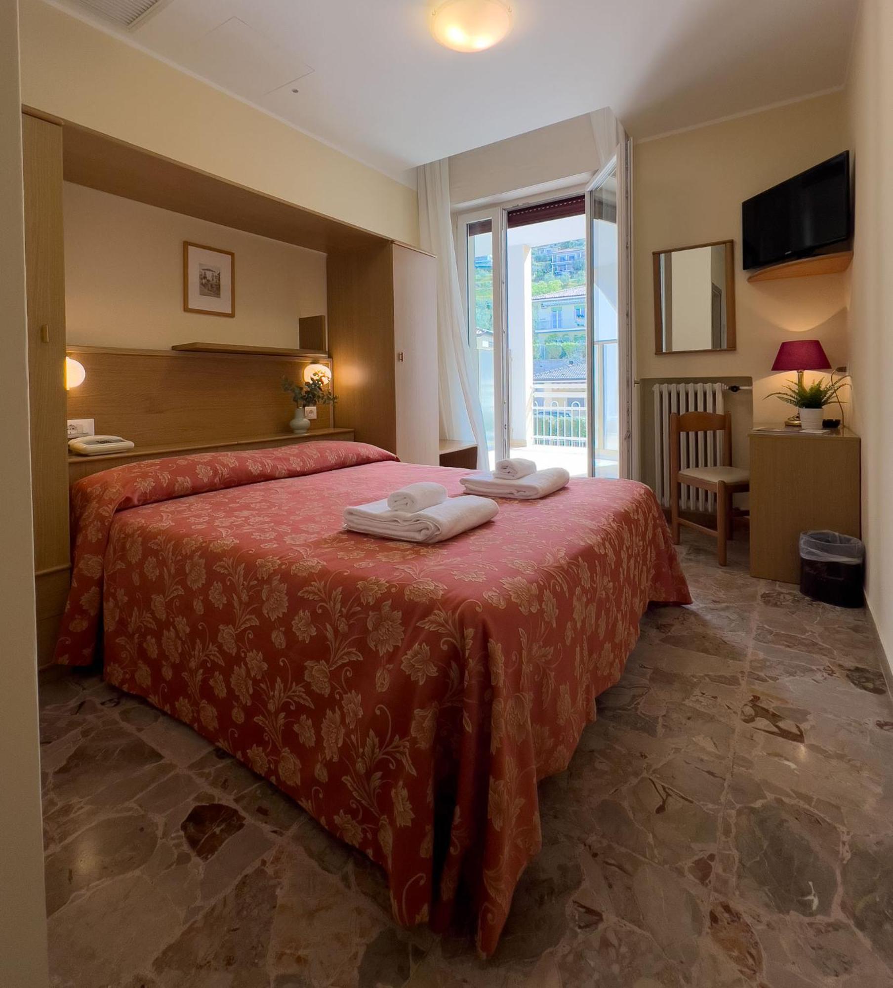 Hotel Benacus ตอร์รีเดลเบนาโก ภายนอก รูปภาพ