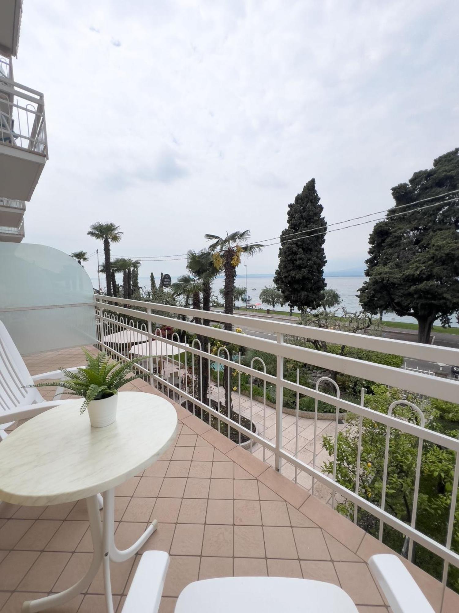 Hotel Benacus ตอร์รีเดลเบนาโก ภายนอก รูปภาพ