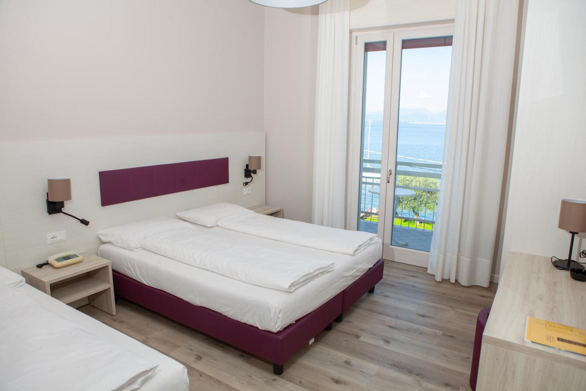 Hotel Benacus ตอร์รีเดลเบนาโก ภายนอก รูปภาพ