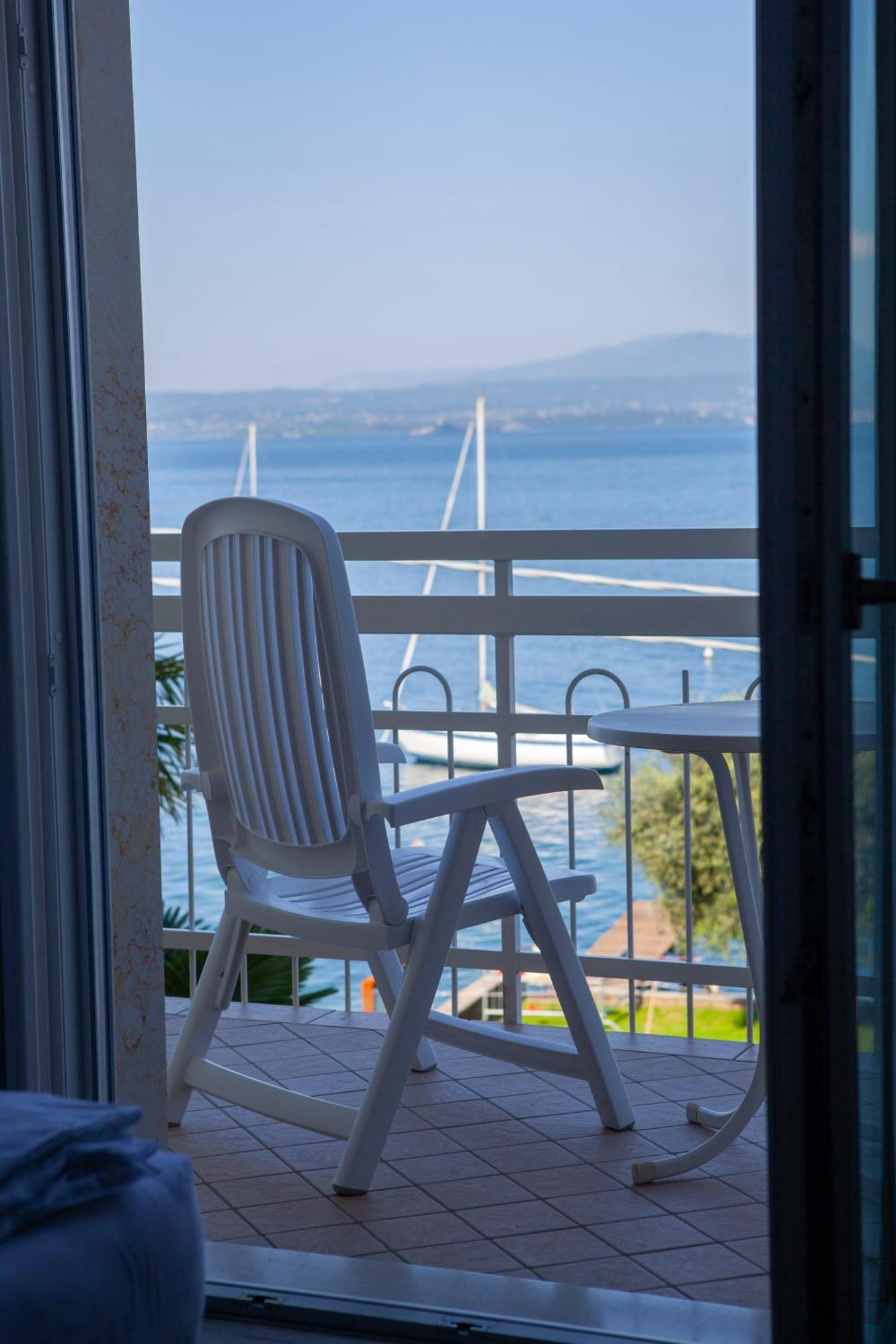 Hotel Benacus ตอร์รีเดลเบนาโก ภายนอก รูปภาพ