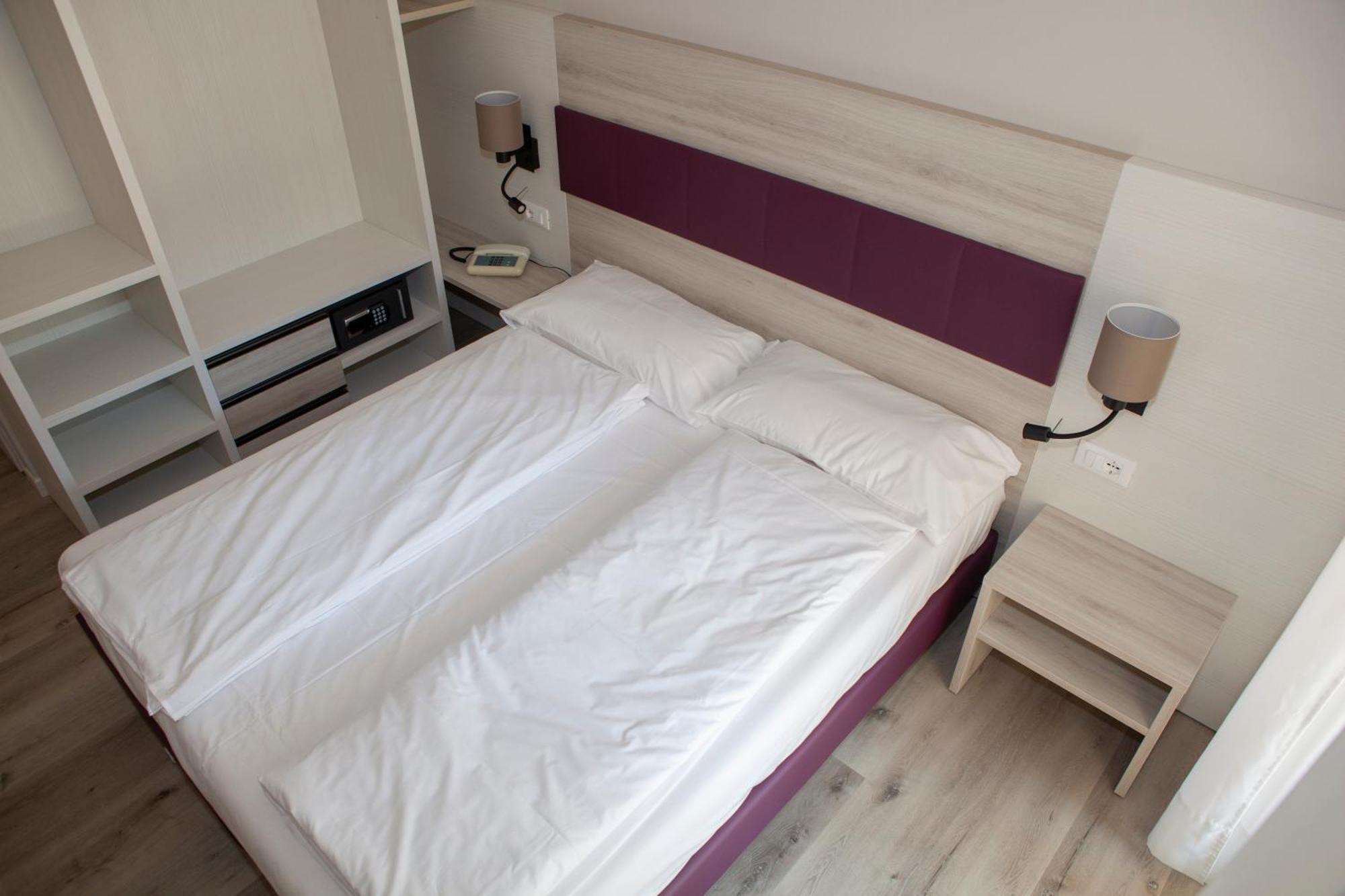 Hotel Benacus ตอร์รีเดลเบนาโก ภายนอก รูปภาพ